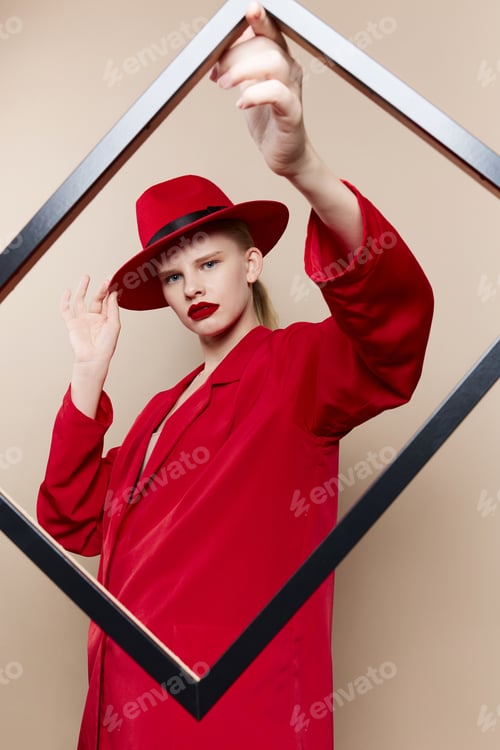 Preview: fashionable woman frame in hand in red hat and jacket Lifestyle posing