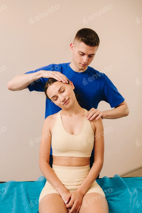 Preview: Neck stretching session by osteopath to improve mobility and comfort