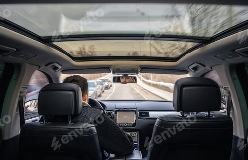 Preview: A male driver drives at speed through the streets of the city.