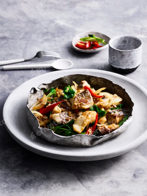 Preview: Stir-fried dish served on a stylish plate.