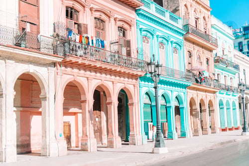 Preview: Authentic view of a street of Old Havana with old buildings and cars