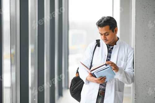 Preview: Portrait of a young doctor student studying
