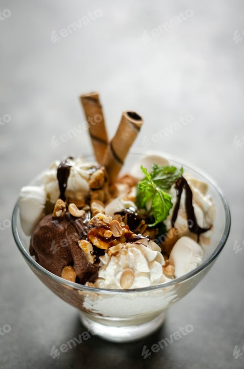 Preview: chocolate and mint vanilla ice cream sundae dessert in bowl