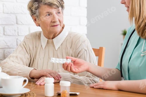 Preview: Senior woman and doctor