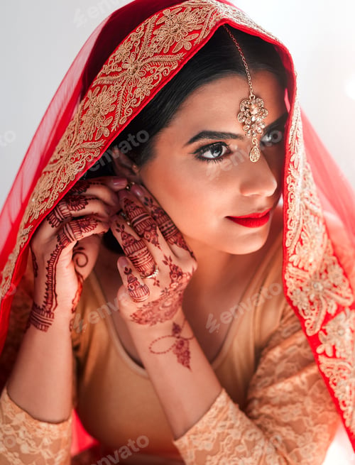 Preview: Nothing makes a more striking statement than red and gold