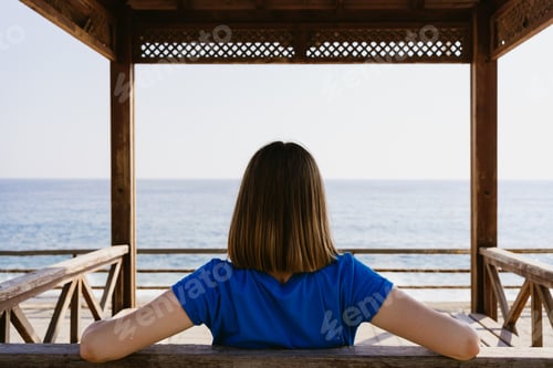 Preview: Woman resting while watching the sea