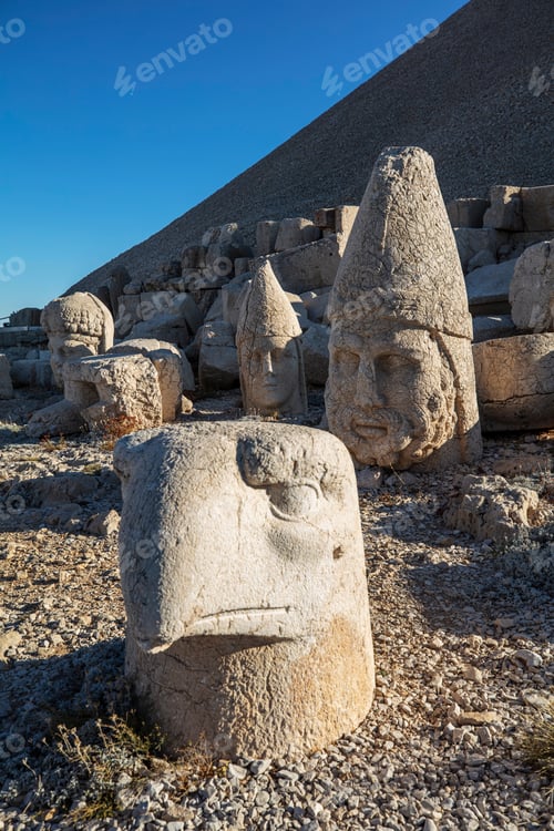 Preview: Nemrut Mountain and giant statue heads from1st century BC, in Adiyaman, Turkey.