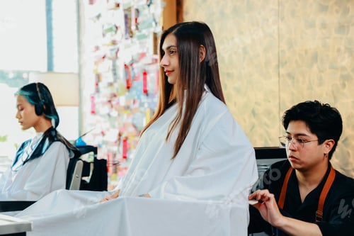 Preview: Male in salon checking woman hair