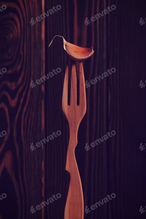 Preview: Fresh Garlic On Wooden Fork