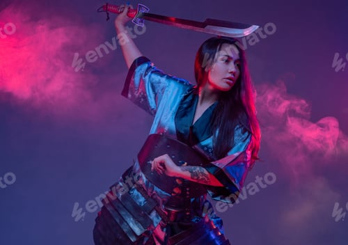 Preview: Eastern woman with samurai sword in fight stance