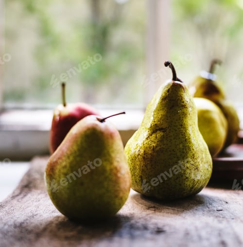 Preview: Closeup of fresh pears on wooden table