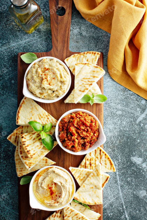 Preview: Mezze board with pita and dips