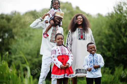 Preview: African family in traditional clothes