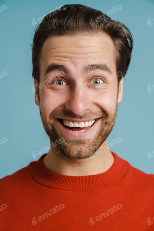 Preview: Young bristle man wearing red sweater smiling and looking at camera