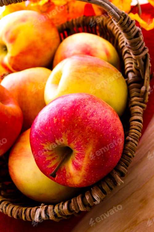 Preview: Red apples