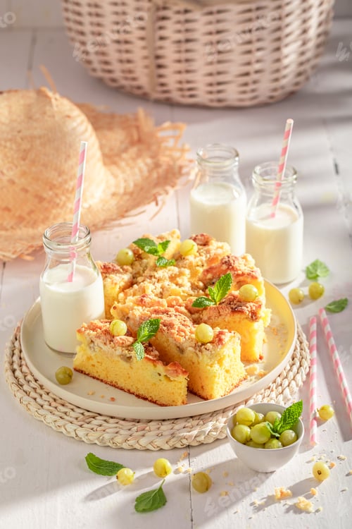 Preview: Sweet gooseberry butter cake with glaze and crumble.