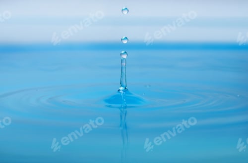 Preview: Splash of blue water with drop, closeup