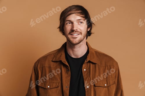Preview: White unshaven man in shirt smiling and looking aside