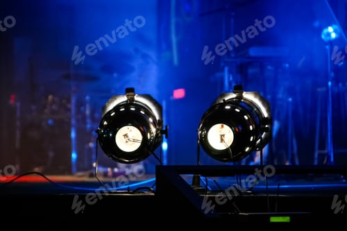 Preview: Jogo de luz azul num show musical.