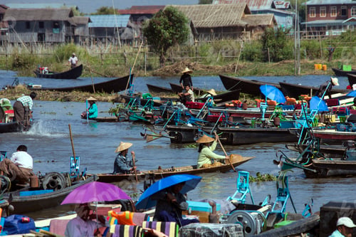 Preview: Busy waterway near Ywama Village on Inle Lake in Shan State in Myanmar (Burma).