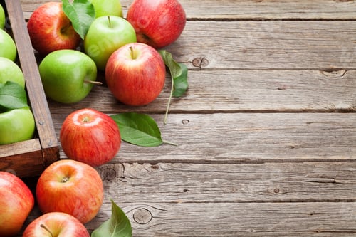 Preview: Green and red apples