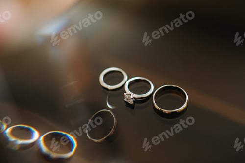 Preview: Close-up of two gold wedding rings for a wedding