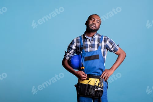 Preview: Construction worker looking seriously at camera