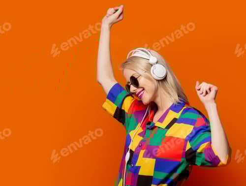 Preview: Style blonde in 90s clothes with headphones