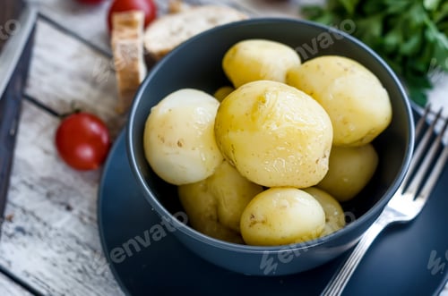 Preview: Tasty boiled potatoes in black bowl