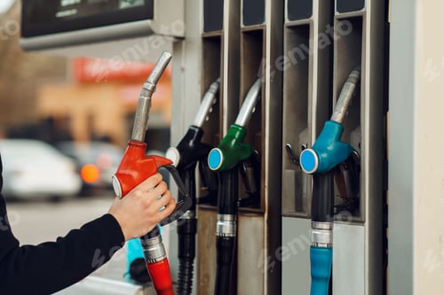 Preview: Man takes the gun on gas station, fuel filling