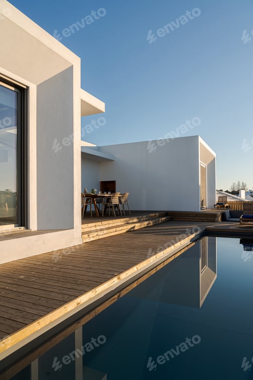 Preview: Modern villa with pool and deck
