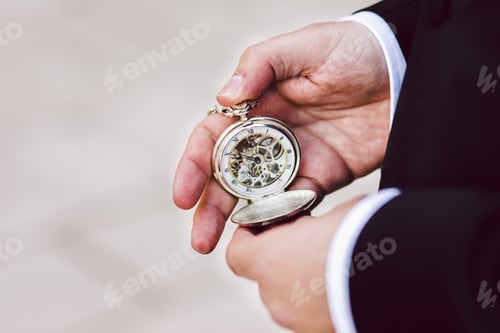 Preview: Old pocket watch in the hands of a man