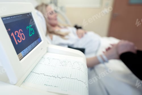 Preview: Pregnant woman in the prenatal hospital