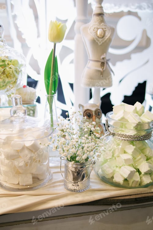 Preview: Wedding candy bar with white flowers in rustic style