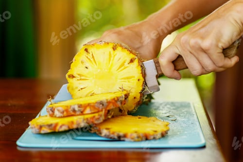 Preview: Knife and slices of fresh ripe pineapple