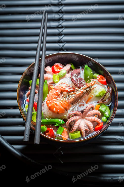 Preview: Enjoy your seafood noodle with octopus and shrimps