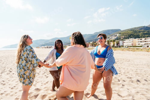 Preview: Group of plus size women with swimwear at the beach
