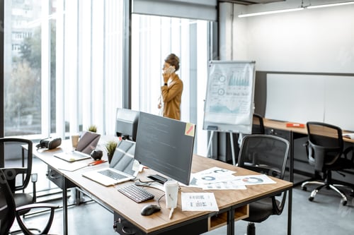 Preview: Business woman talking on the phone in the office