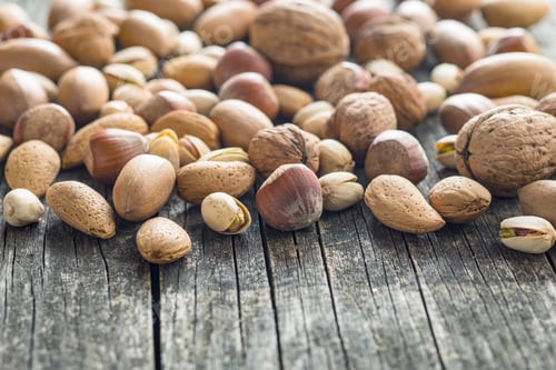 Preview: Different types of nuts in the nutshell.