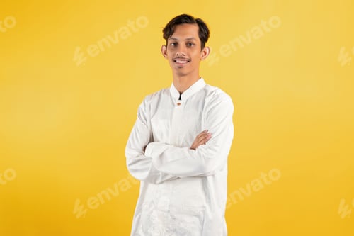 Preview: Muslim Man Wear White Shirts with Traditional Islamic Ornaments