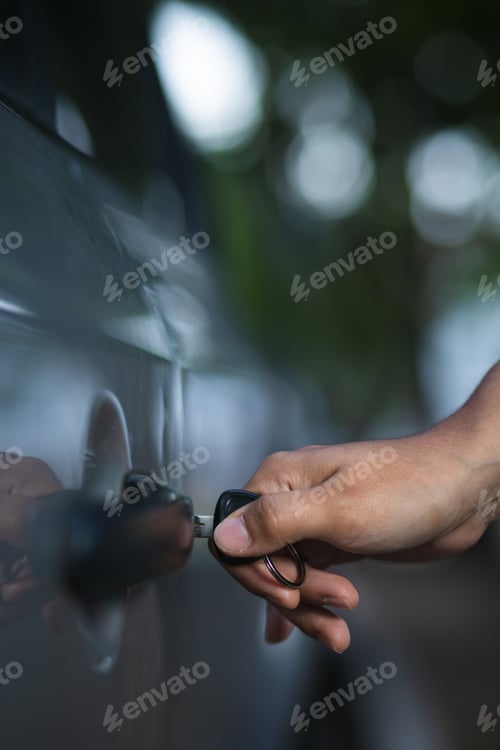 Preview: person opening the car with the key