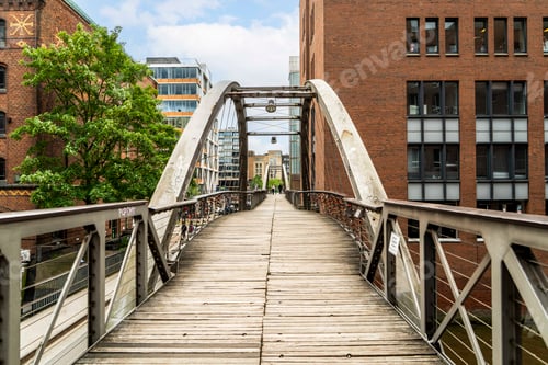 Preview: The Kehrwiedersteg bridge connecting the old Speicherstadt district.