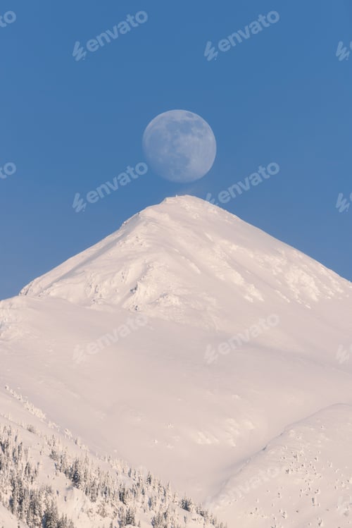 Preview: Full Moon rising behind the mountain