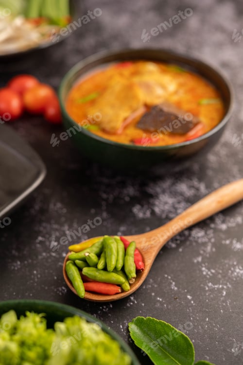 Preview: Chicken curry in a black cup.