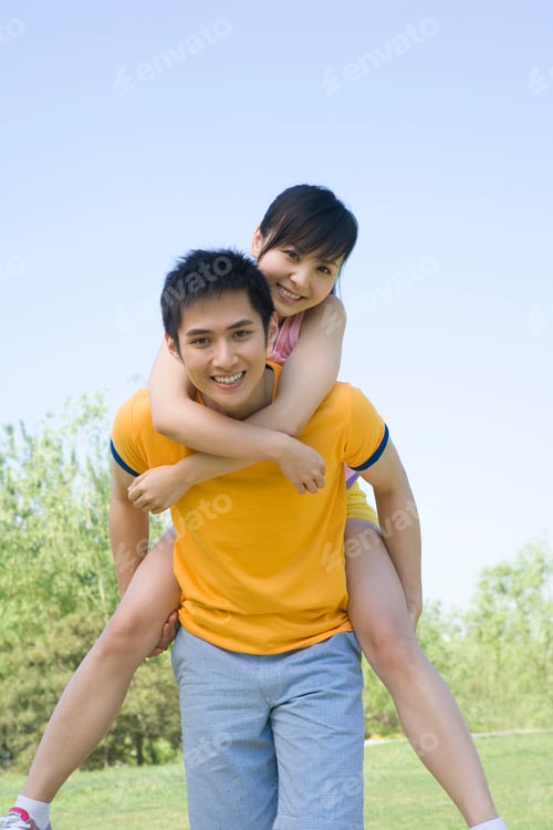 Preview: Portrait of a young couple at the park