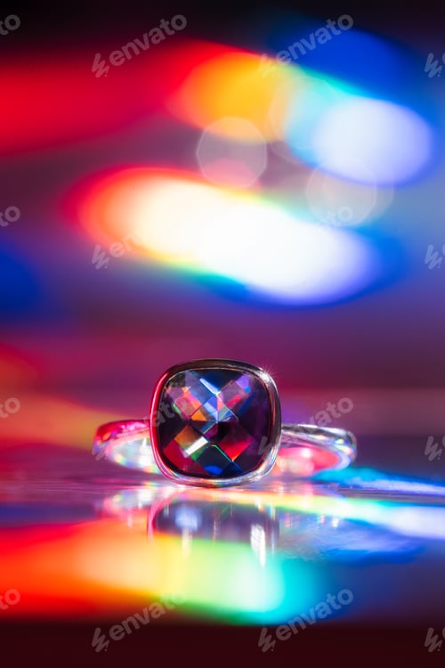 Preview: Cushion cut amethyst silver ring in rainbow neon light