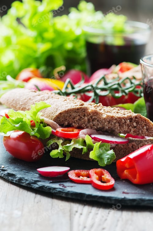 Preview: Sandwich with wholegrain bread and prosciutto