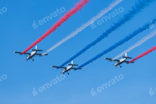 Preview: Aerobatic Aircraft Formation with Colored Smoke Trails