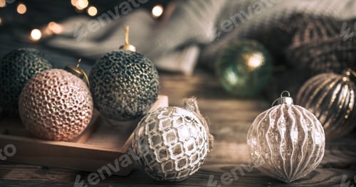 Vista previa: Christmas or New Year background, vintage toys on the Christmas tree