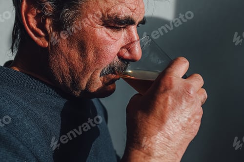 Preview: Mature alcohol addict drinking whiskey